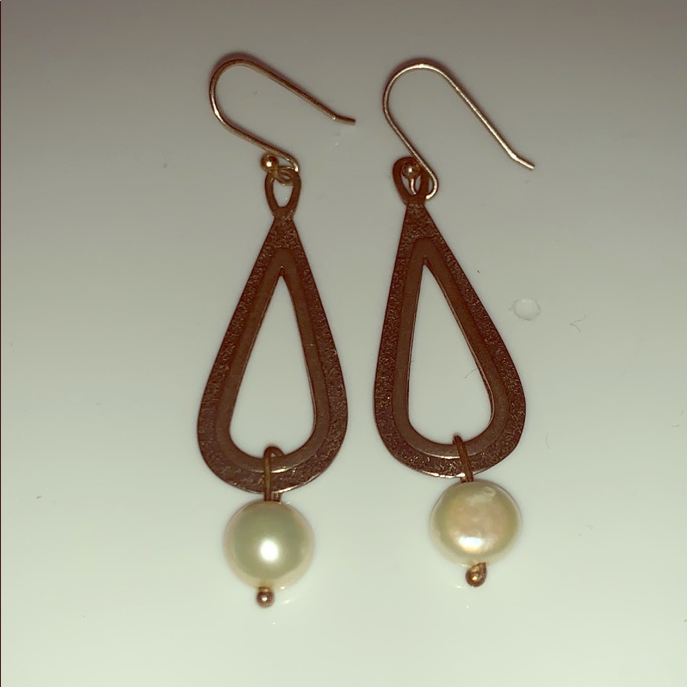 Silpada teardrop earrings with freshwater pearl